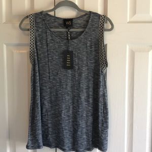 🌈Adorable Tank with great detailed back!